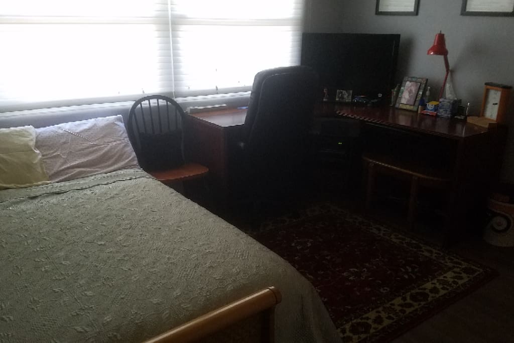 Middle bedroom with futon/bed