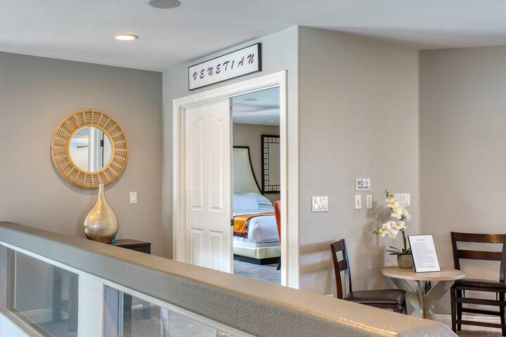 Amazing pool/location/strip/hike/ endless choices gallery image 5