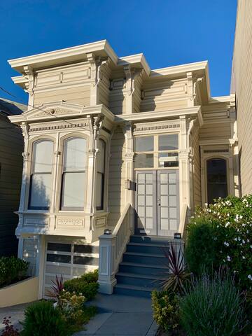 Architect’s House with Skyline Views in Noe Valley gallery image 2