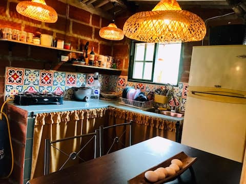 Popular Airbnb listing: Happy Hill Cabin in Cocorná