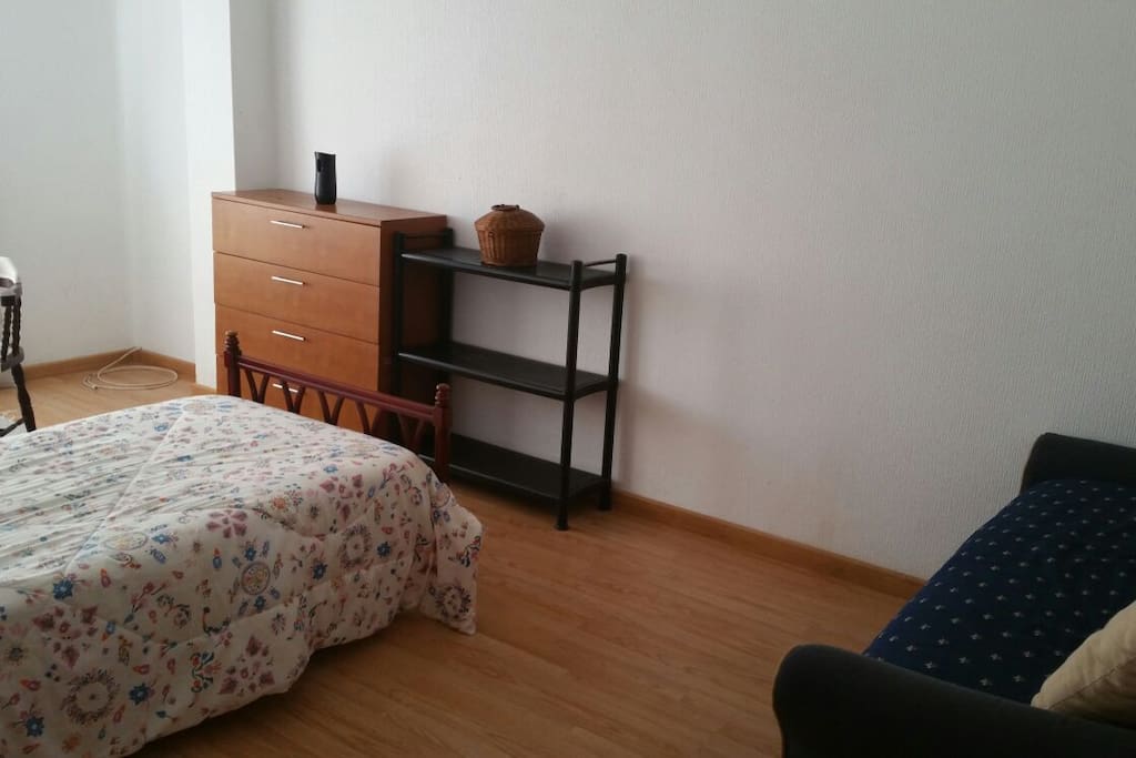 ESTANTERIA, MUEBLE ZAPATERO Y MUEBLE PARA GUARDAR ROPA