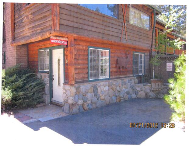 Cozy Cabin-Style Apartment