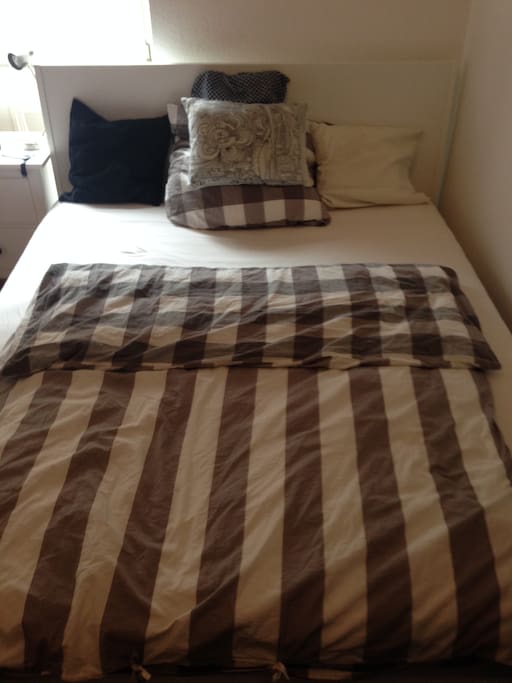 neues Ikeabett 1,60x2,00m. gut geeignet für zwei Personen