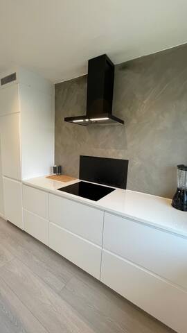 Modern 2BR apt. with balcony gallery image 3