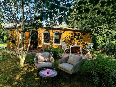 Top Airbnb: Natural cottage on the lake, with a large garden in Werder (Havel)