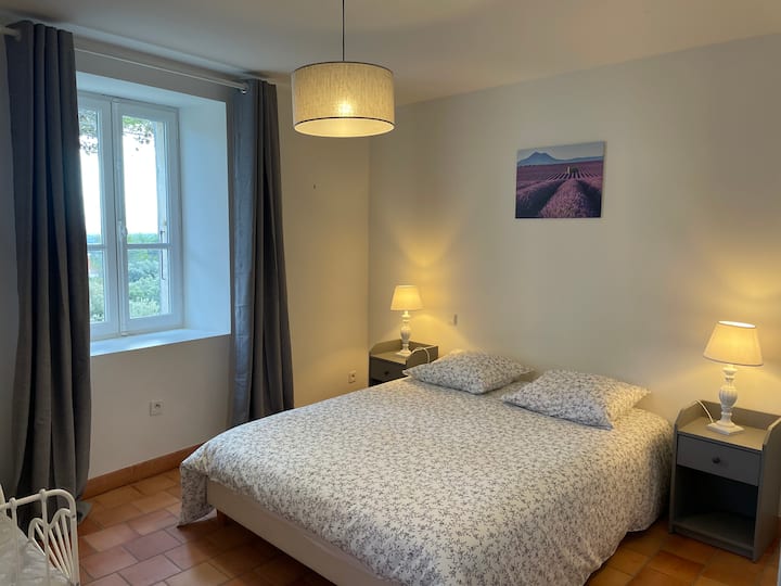 Спалня 4 (1 легло 160 + 1 детско легло)