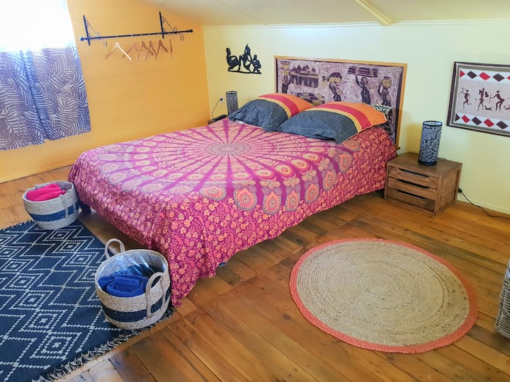 Chambre cosy et agréable.
