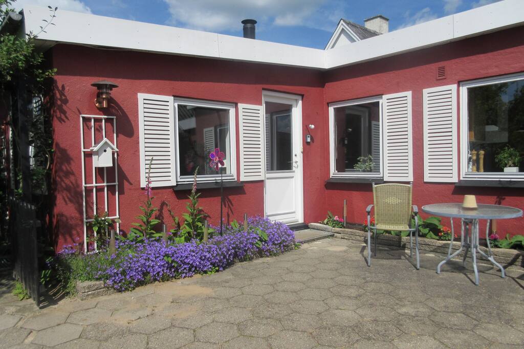 Gårdhave med egen indgang til "Annekset"