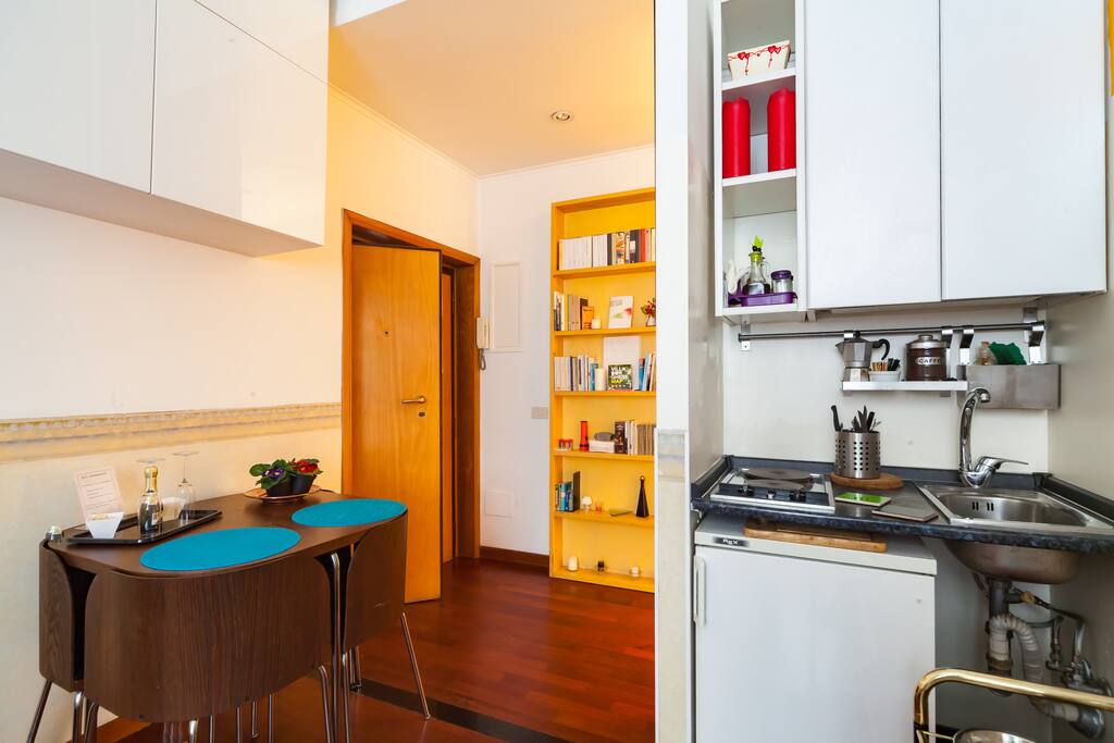 .Ingresso e angolo cucina