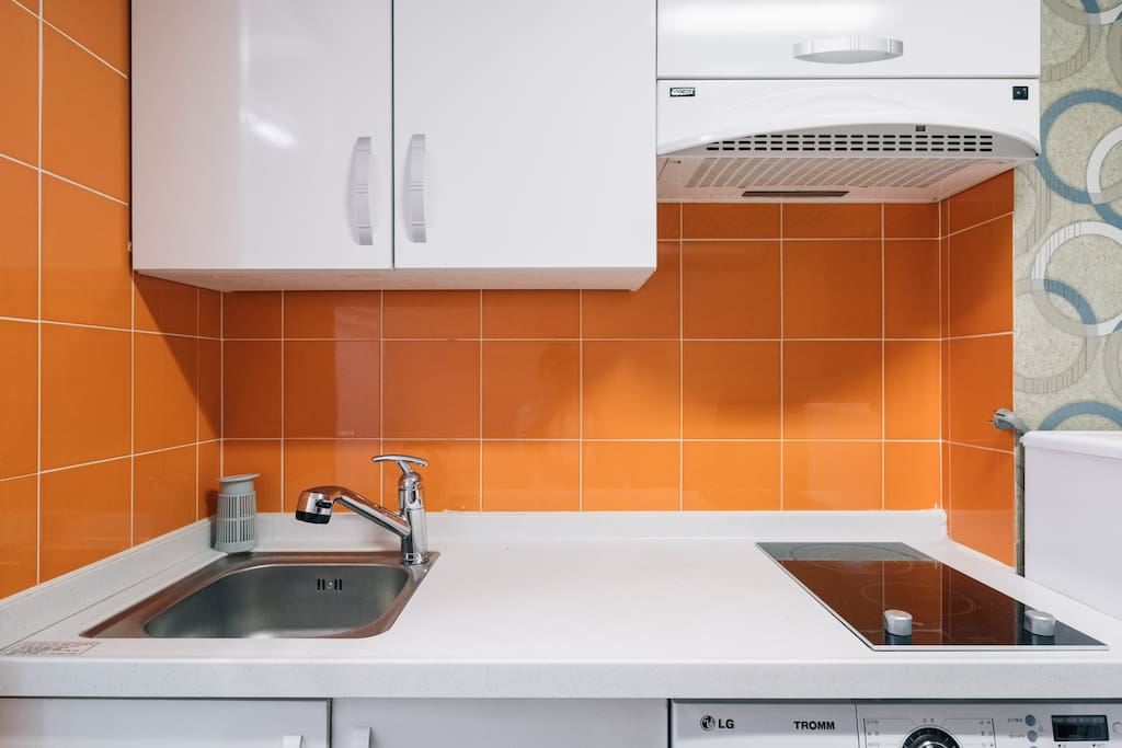 electric convection range, laundry machine