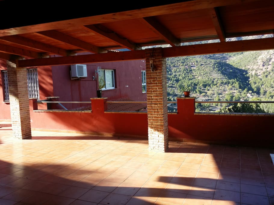 Terraza con vistas a la Sierra Calderona
