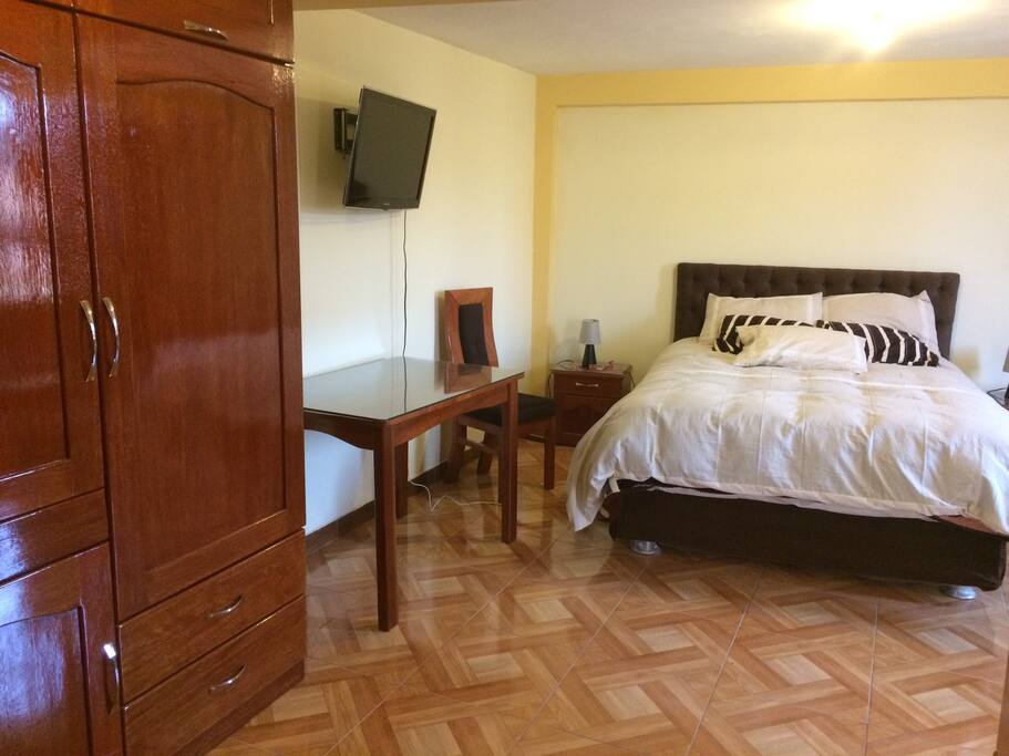 Queen size bedroom