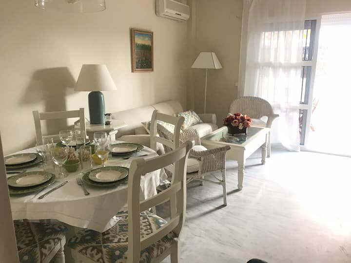 Ideal apartment, very close to the beach and center Apartments for