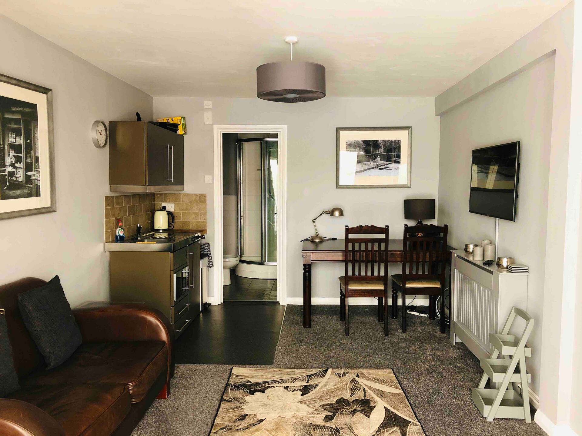 Beautiful ground floor flat with private parking