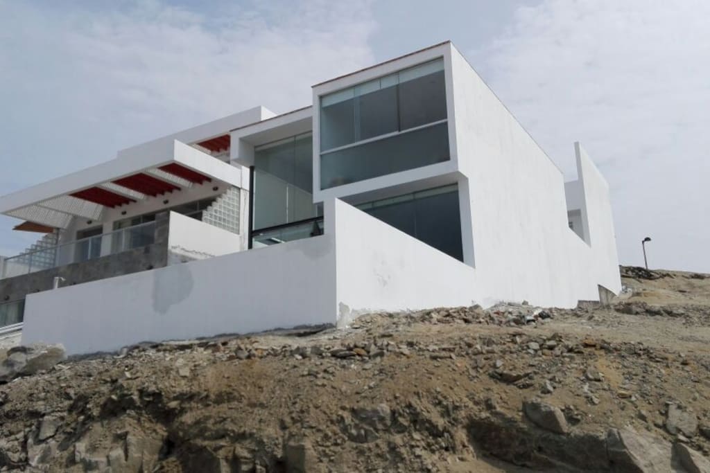 Lovely hilltop beach house with a view