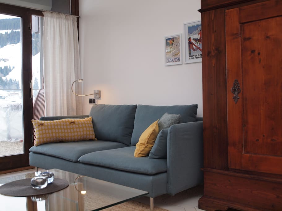 gemütliches Wohnzimmer: rechtes Sofa