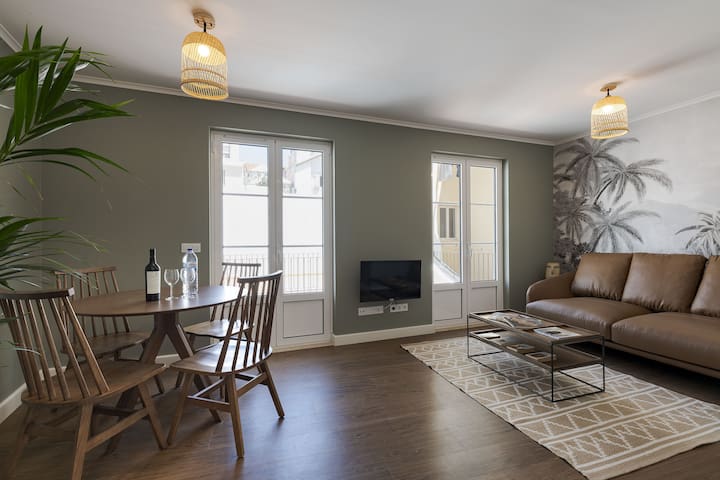 Refurbished Apartment in Traditional Neighborhood