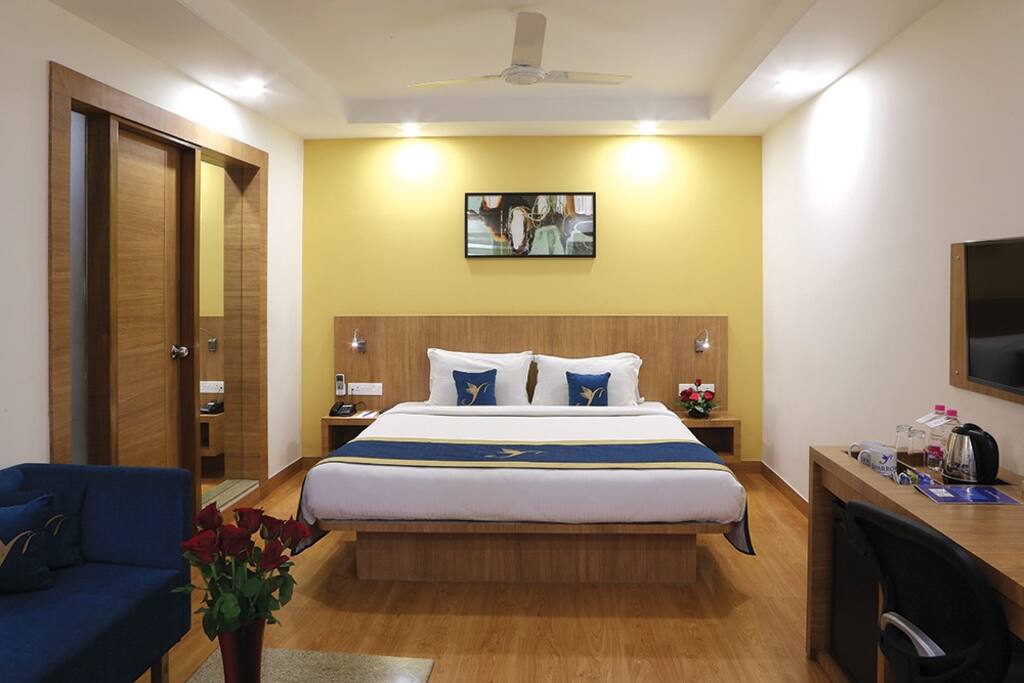 CLUB ROOM