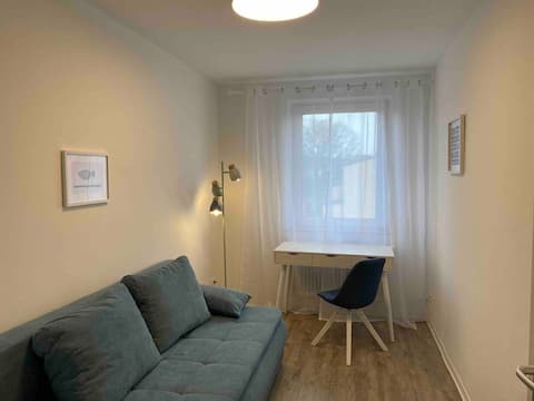 Top Airbnb: BLUE ISLAND next to Duisburg main station in Neudorf Nord