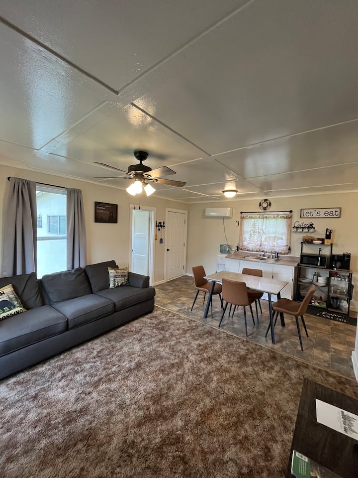 Bears Eye View 8 MILES from Sequoia National Park Houses for Rent in