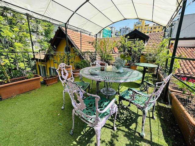 PRESTIGIOUS ESCAPE IN MILAN WITH GREAT TERRACE
