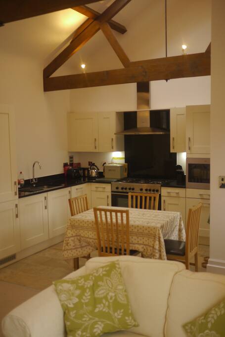 Well-equipped kitchen and table for 4