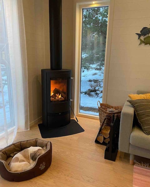 Top performing Airbnb: ⭐️ Salty Hilltop Jacuzzi EV Charger Sea Nature Golf in Strömstad