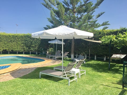 Chara's Villa with Swimming Pool