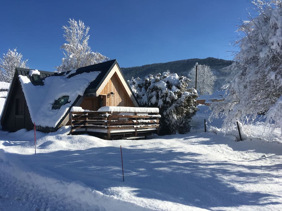Le chalet sous la neige
