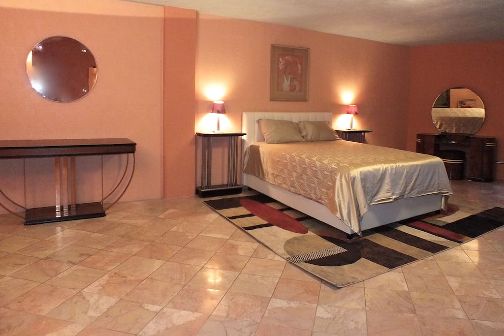 Very spacious American art deco bedroom