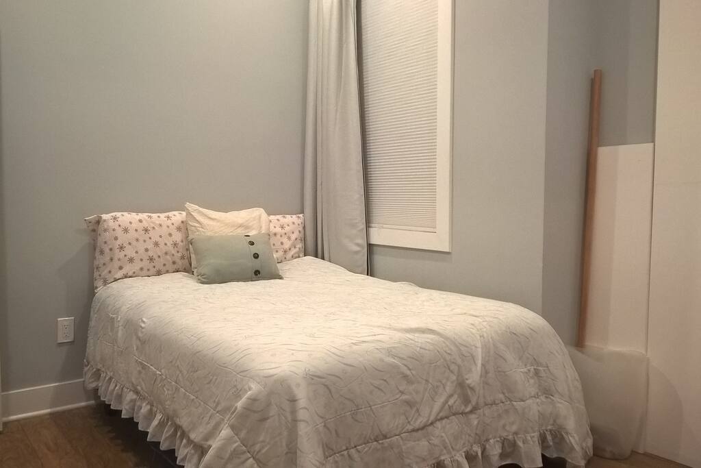 Full size bed