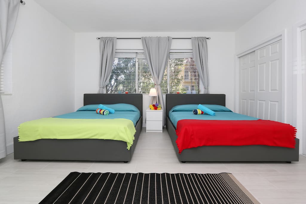 PRIVATE BEDROOM
DOUBLE BED
QUEEN SIZE