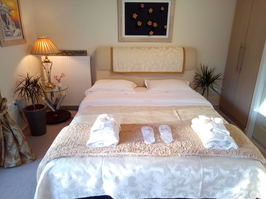 ΥΠΕΡΔΙΠΛΗ ΚΡΕΒΑΤΟΚΑΜΑΡΑ- BIG DOUBLE BED