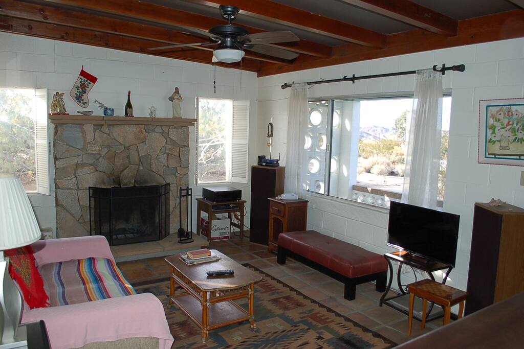 Living room with fireplace, Internet and smart HD TV with Roku and DVD, old school FM receiver and large speakers.