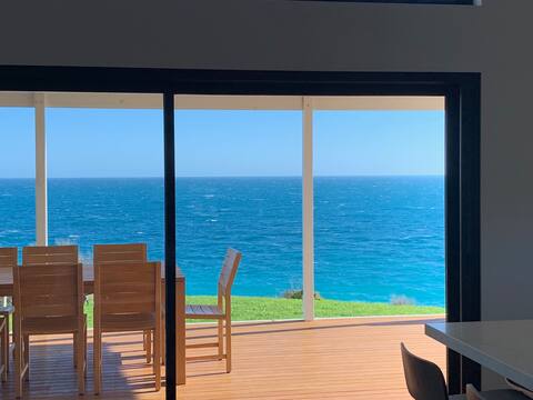 Chambers House:
luxury accommodation by the sea.