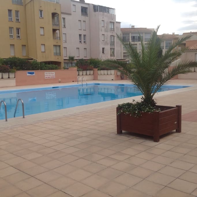Accès direct à la piscine privée de la résidence /gratuit/