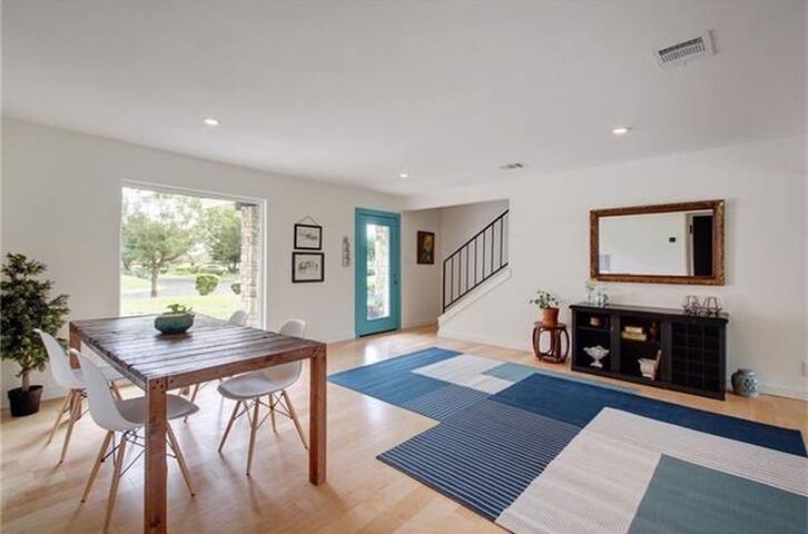 ACL Home Close to DT w/ Open Floor Plan gallery image 5