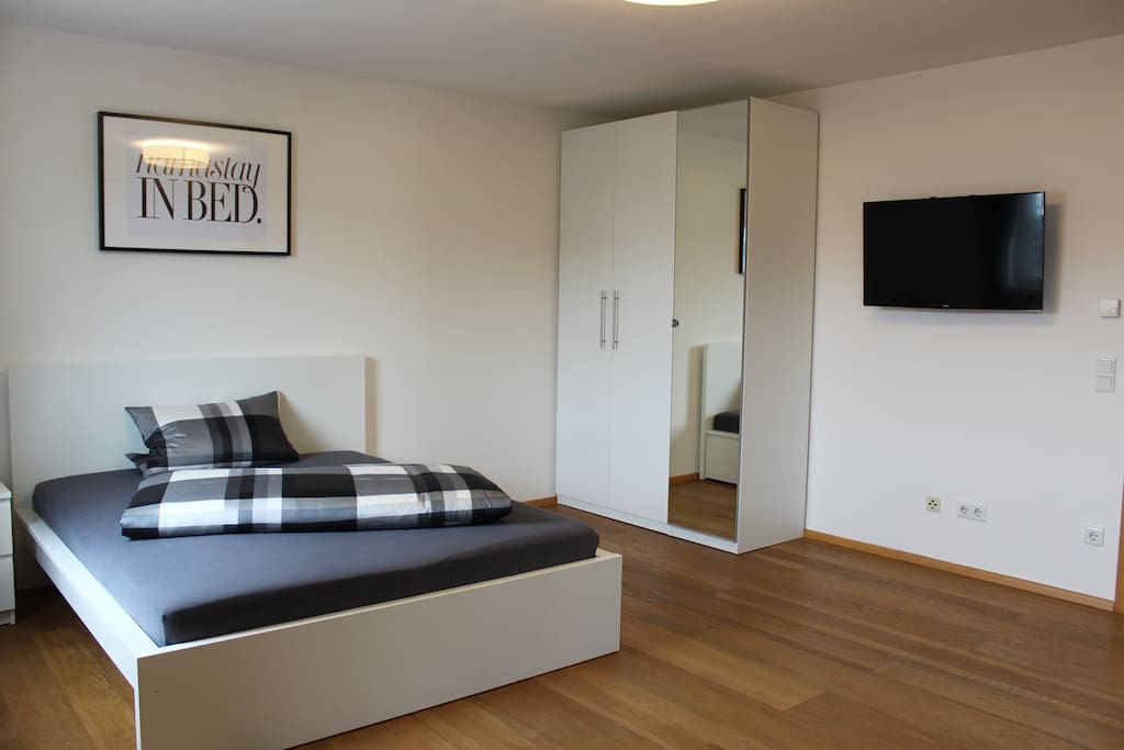 Zimmer Grün mit Terrasse