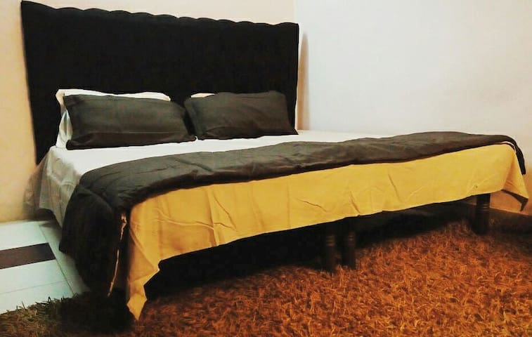 ★Stunning Delhi Dream House★  | Roof Deck | 2BD