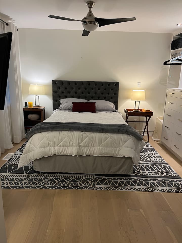 2) Queen bed, Kitchen, Backyard, River, Master rm Houses for Rent in