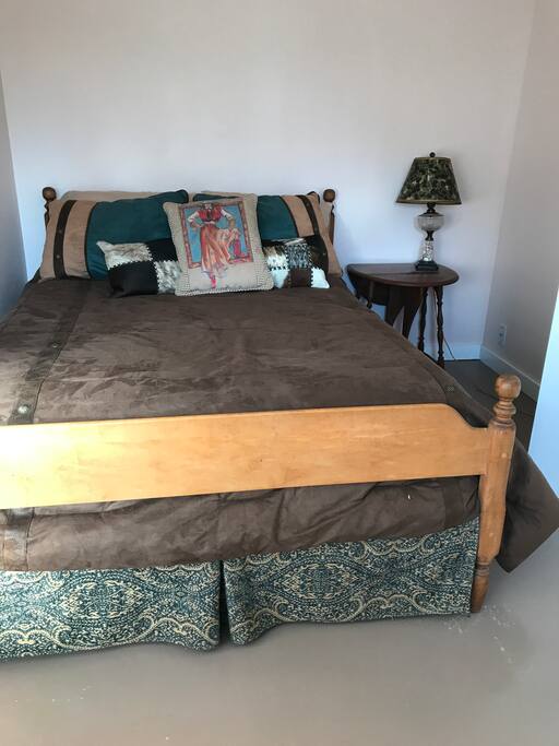 very comfy bedroom