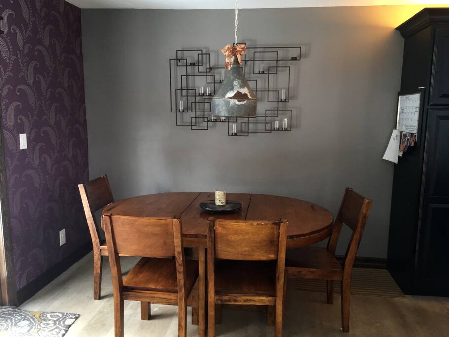 Dinning area (Seats 7 comfortably)
