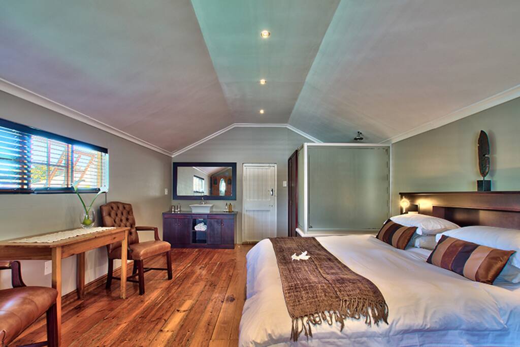 Bedroom with king size bed/bathroom