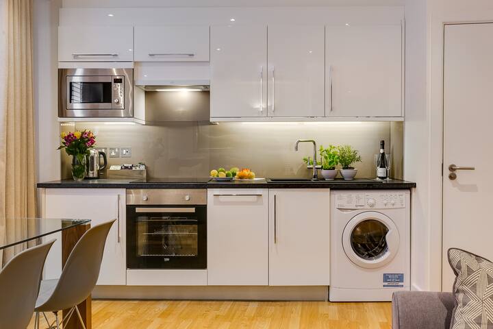 Two Bedroom Apartment 041 (624 SQ FT) gallery image 5