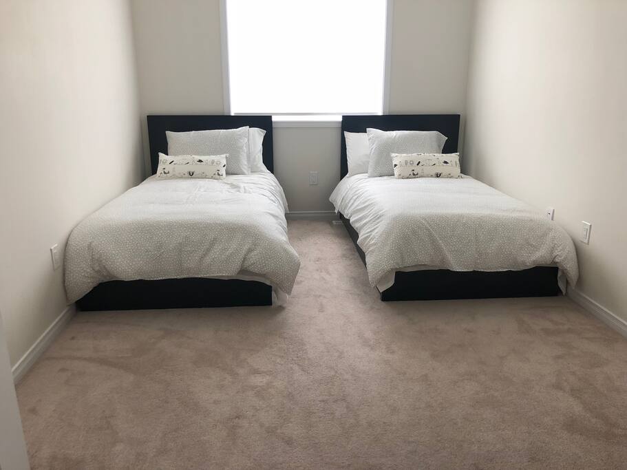 Master Bedroom 2 extra twin bed