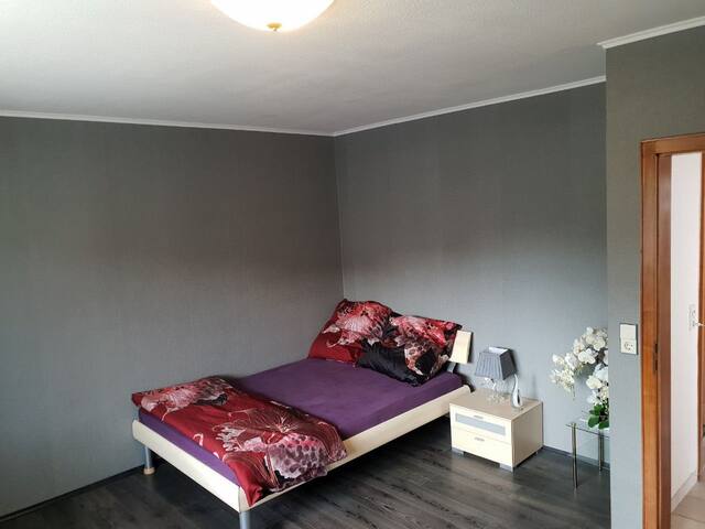 Mitten in Heidelberg mit Garten und Schreibplatz