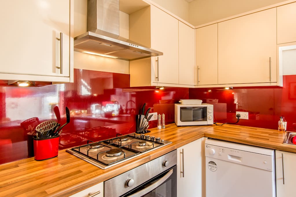 Bright, cheery kitchen, with all mod cons!