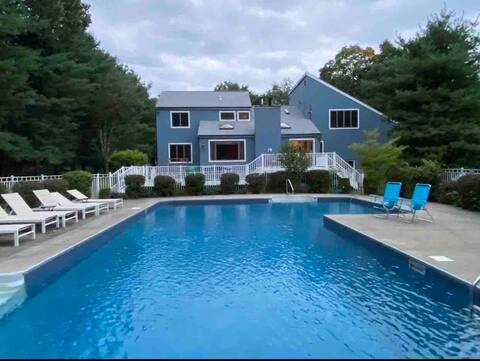 6 Bedroom Skylit 
Elegant Comfy Upstate Oasis
