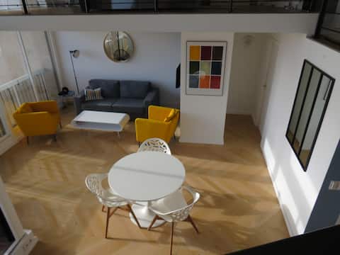 Successful Airbnb property: Loft in the city center with an amazing view in Centre