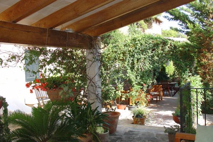 Cozy Villa “Es Secret”, one minute from the sea gallery image 5